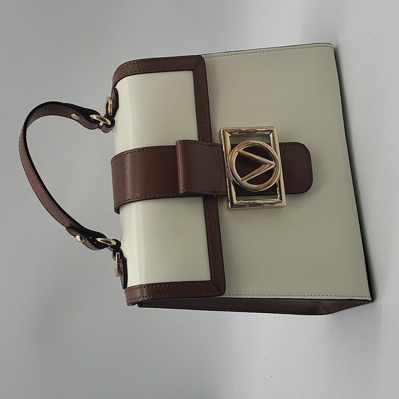 1368- Valentino By Mario Valentino Betty Vemblem Italian Leather NWT - Picture 1 of 15